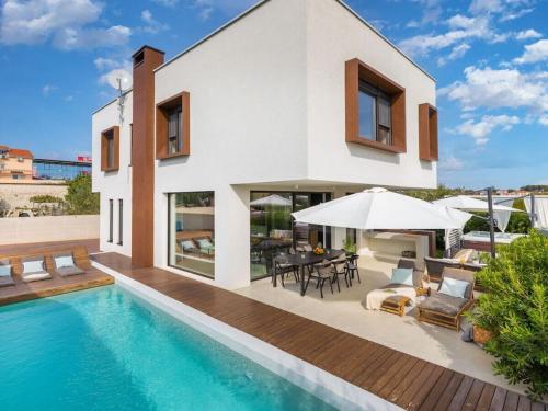 Villa in Pula with swimming pool