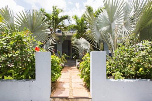 Gallery image of Tropical Garden Bungalow in West Palm Beach
