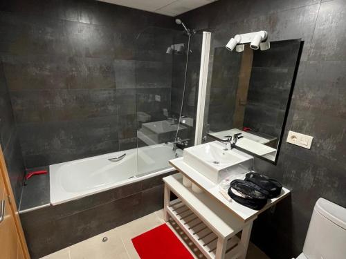 a bathroom with a sink and a tub and a mirror at Apartamento cómodo, terraza - 4 pers. - ES-376-48 in Pulpí
