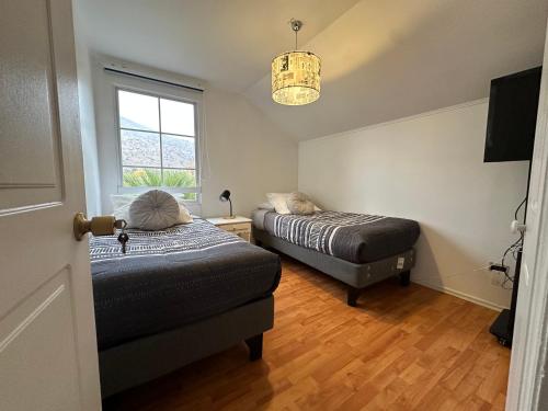 a bedroom with two beds and a window at Casa full in Santiago