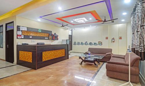 a lobby with a waiting room with a couch and a table at Hotel Albie Stay,Near Railway Station Chandigarh in Chandīgarh