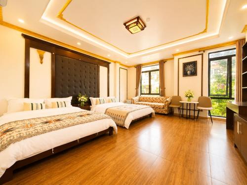 a large bedroom with two beds in a room at Giang Ninh Hotel - Korean Town Bac Ninh in Bồ Sơn