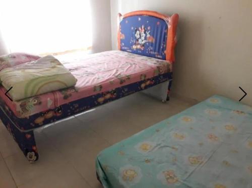 a bedroom with two beds and ainylinylinylinylinyl at Villa Venesia Berastagi Resort in Berastagi