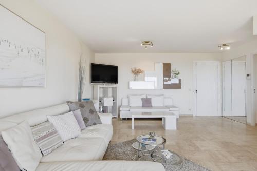 Seaview Retreat 1BR with terrace