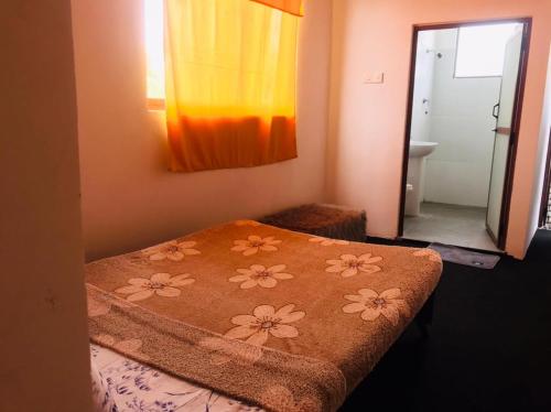 a bedroom with a bed and a mirror and a bathroom at Bevibe kottawa in Kottawa