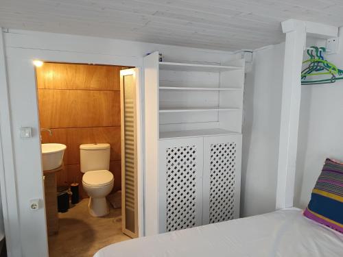 Fronisi House
