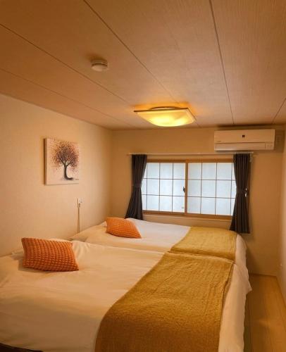 Namba Station 6 minutes, Nipponbashi Station 2 minutes, Dotonbori 9 minutes, Kuromon Market 30 seconds, 3rd floor, No elevator