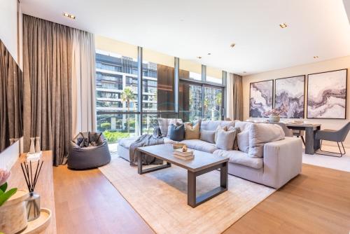 Elegant 2BR with Assistant Room Next to Coca-Cola Arena, Just a Short Walk to the Metro Station, City Walk Residential Building 5, Al Wasl by Deluxe Holiday Homes