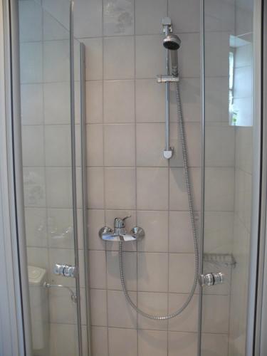 a bathroom with a shower with a glass door at Ferienweingut Wolfgang Adamy in Kinheim