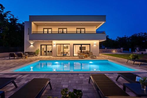 Villa Marieta: Your Luxurious Retreat in Makarska Hinterland