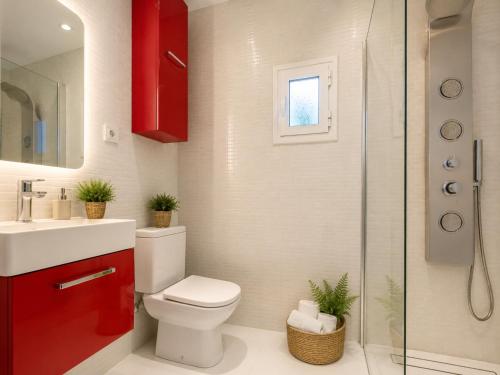 a bathroom with a toilet and a glass shower at VILLA PARADISE SILVIA in Sant Pere de Ribes