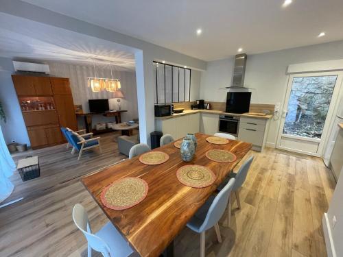 a kitchen and dining room with a wooden table and chairs at Châtelaines 59 in Avallon