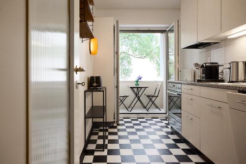 Heart of Basel: 2BR Cozy Apartment