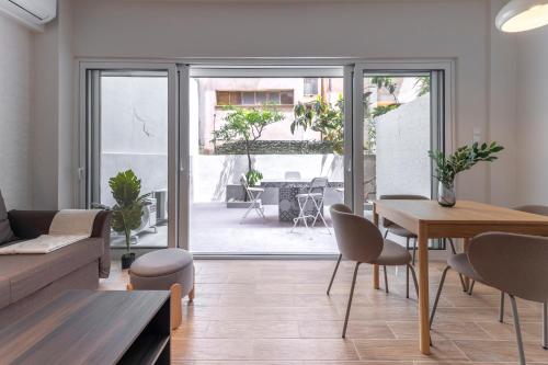 Phaedrus Living Artotines Urban Residence