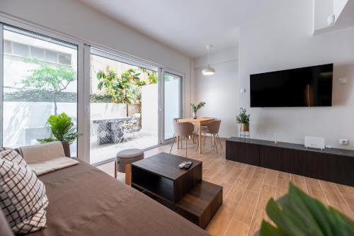 Phaedrus Living Artotines Urban Residence