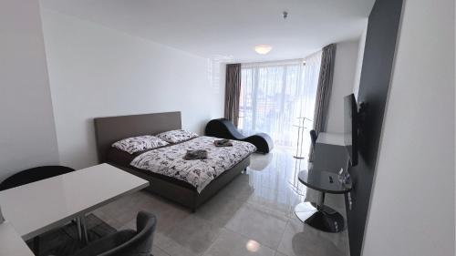 1 room Apartment with AC, Vienna Gate 3