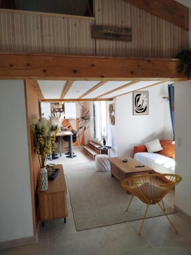 Cozy, bright, air-conditioned 2-room apartment with mezzanine & terrace