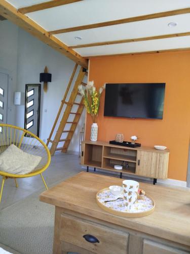 Cozy, bright, air-conditioned 2-room apartment with mezzanine & terrace