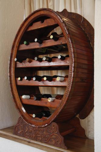 a wooden wine rack with a bunch of wine bottles at Motel Restoran DURMITOR in Nikoljac