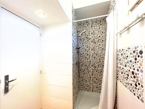 Appartement à 100M de la plage - Terrasse & Parking Privé