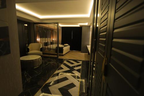 a hotel room with a mirror and a suite at Roccia DownTown Otel in Van