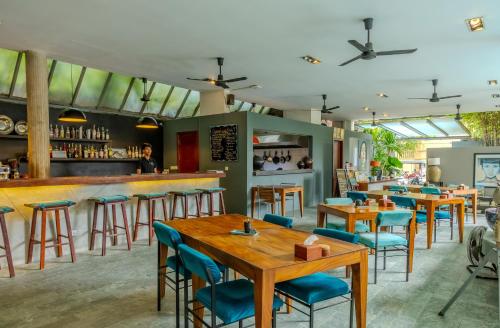a restaurant with tables and chairs and a bar at Sonitori Boutique Resort in Phnom Penh