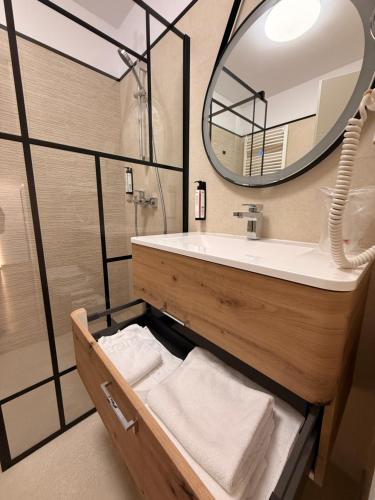 a bathroom with a sink and a mirror at Casa Teo in Mahmudia