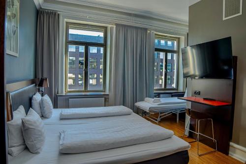 Comfort Hotel Malmö tesisinde bir odada yatak veya yataklar
