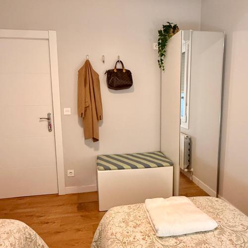 Habitación en apartamento con zonas comunes compartida H3