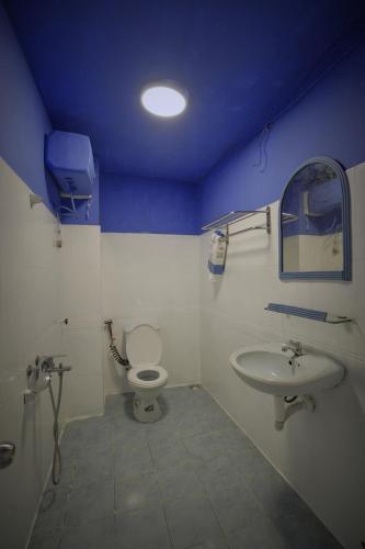 a bathroom with a toilet and a sink at Pawseas Homestay in Danang