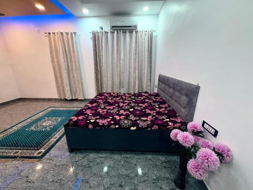 a bedroom with a bed with flowers on it at NaPrer Homes in Dehradun