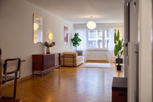 Vintage Apartment with Baselcard
