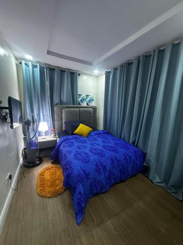 a bedroom with a blue bed with blue curtains at Hope Apartments Surulere in Lagos
