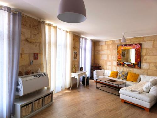 Grand appartement 80m2 à 100m de la Gare Saint Jean