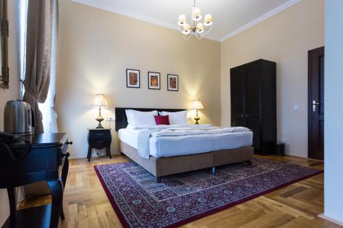 Postel nebo postele na pokoji v ubytování Drachenhaus