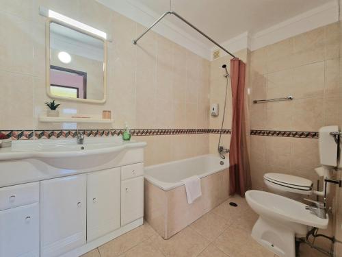 Dunas Alvor in city center, pool and parking