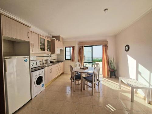 Dunas Alvor in city center, pool and parking