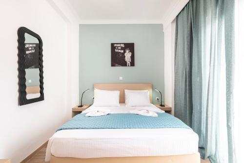 a bedroom with a bed with blue and white at Topfix Luxury Home 1 in Kos