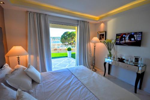 Deluxe apartment Villefranche Sea view front Terrace 230m2 with Jacuzzi 부지 내 또는 인근 수영장 전경