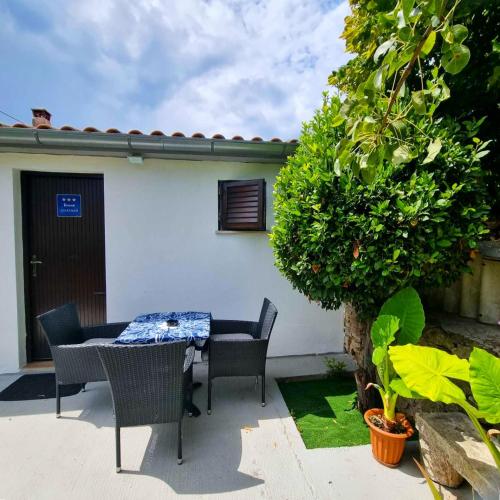 GARDEN - Two Bedroom Apartment