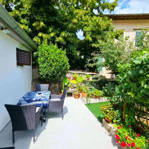 GARDEN - Two Bedroom Apartment