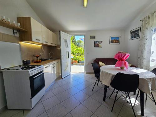 GARDEN - Two Bedroom Apartment