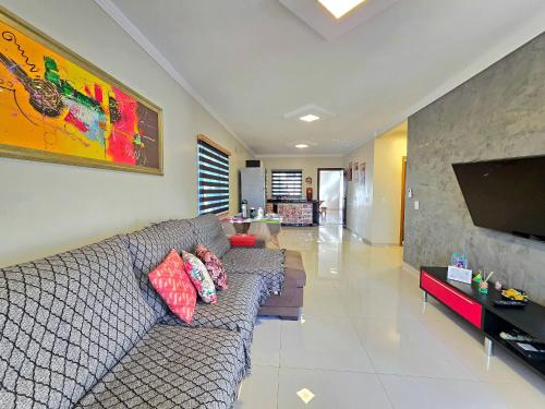 Casa 3 Quartos - ótima area gourmet 10m PY