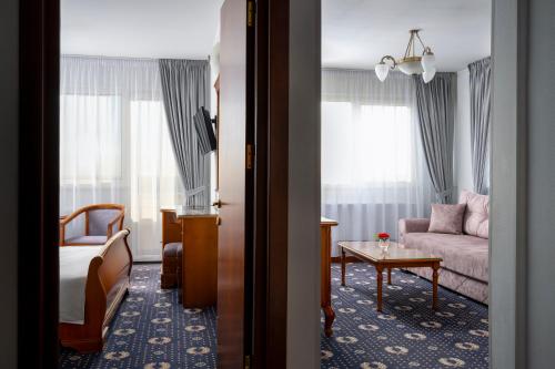 a hotel room with a bed and a couch at Hotel Belvedere in Cluj-Napoca