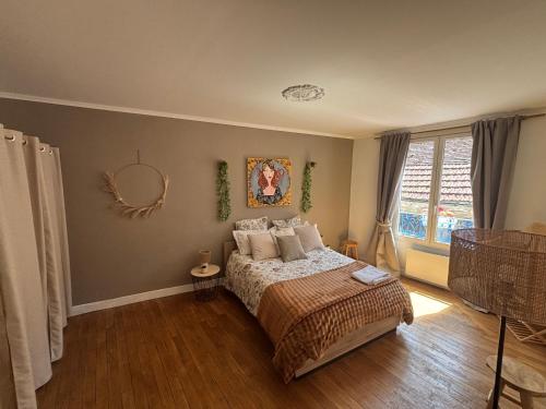 a bedroom with a bed and a mirror on the wall at Gîte du Palais 3 étoiles in Châteauneuf-sur-Cher