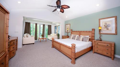 a bedroom with a large bed and a ceiling fan at 609 Mariners Club in Key Largo