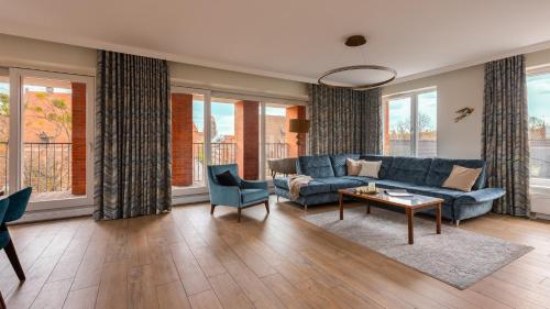 Flatbook City Center - Przestronny Apartament z Balkonem, Parkingiem