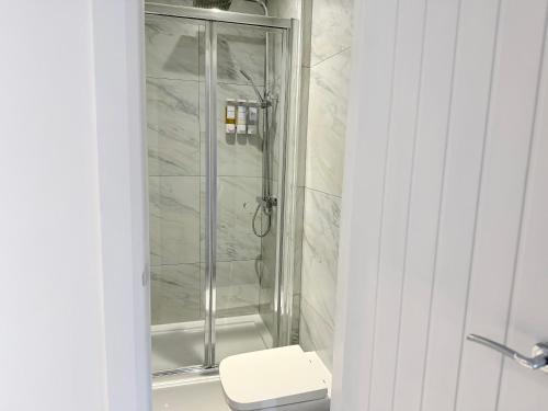 The Cosy Nest Modern - 3BR House - Sleeps 7 - Near City Centre - STARLINK Wi-fi photo 15