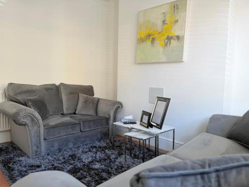 The Cosy Nest Modern - 3BR House - Sleeps 7 - Near City Centre - STARLINK Wi-fi photo 10