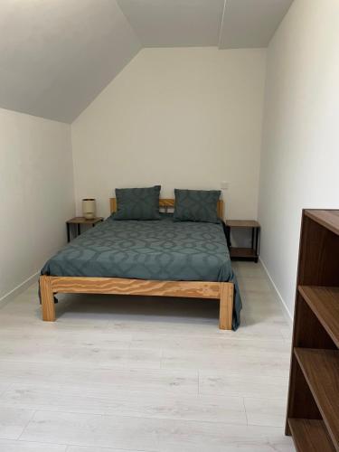 a bedroom with a bed in a white room at Maison de pêcheurs in Trégunc